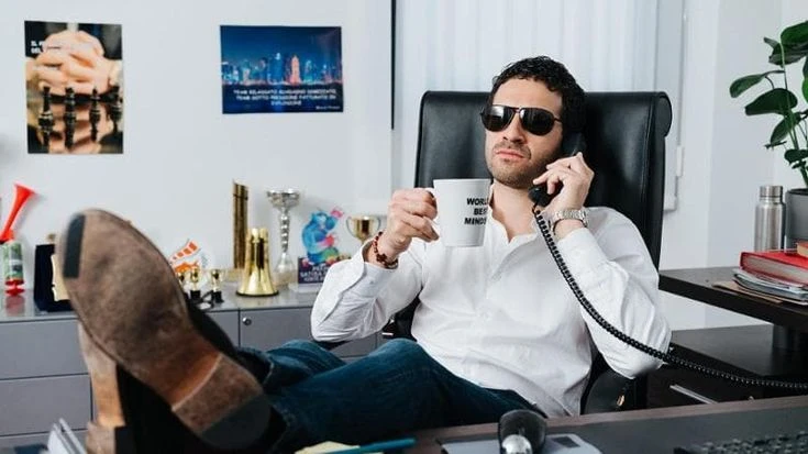 Edoardo Ferrario: “Guzzanti e Gialappa, che scuola. Mamma e papà non sapevano che facevo il comico”