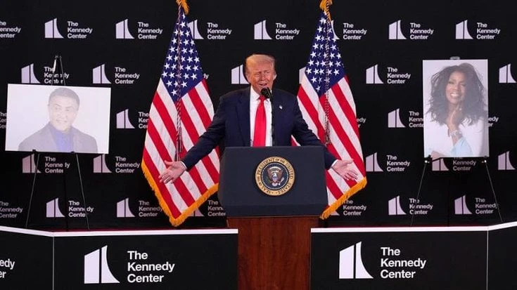 Trump premia Gloria Gaynor, Kiss e l’amico Stallone: “Non gli è mai stato riconosciuto il talento”