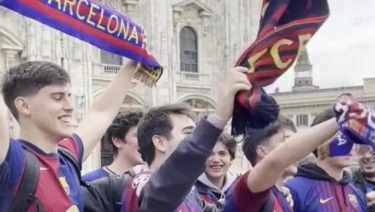 Milano si tinge di blaugrana, l'assalto dei tifosi del Barça in centro: “Vinceremo noi”
