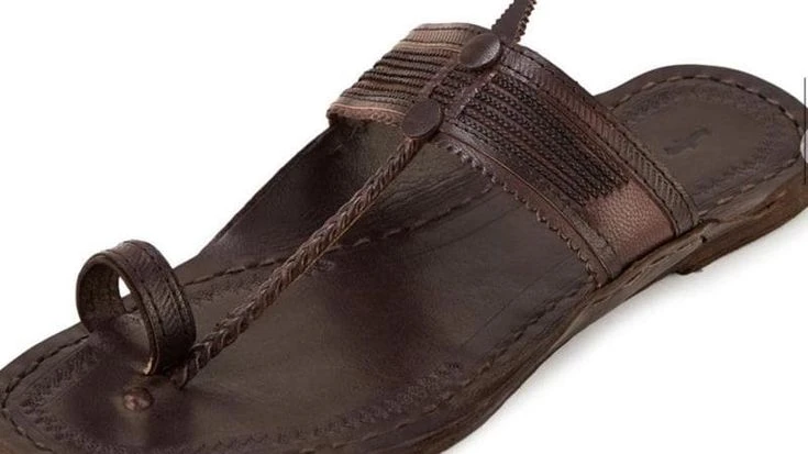 Il “sandal scandal” di Prada sui Kholapuri e l’accusa di furto culturale