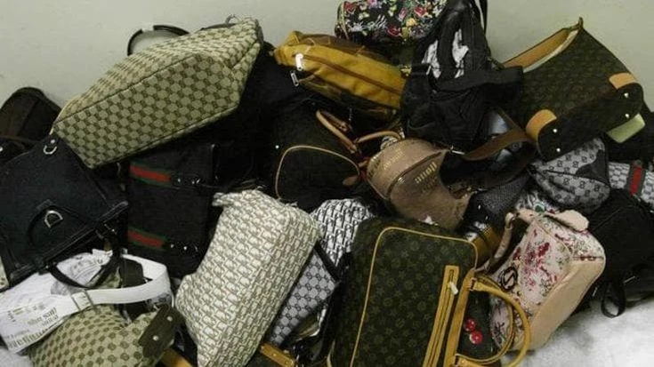 Ancona, maxi sequestro di 18mila borse false: erano in un tir arrivato dalla Grecia
