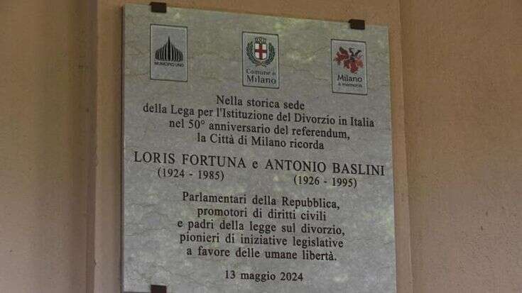 Milano ricorda Fortuna e Baslini, padri della legge sul divorzio: una targa nel 50esimo anniversario del referendum che cambiò l’Italia