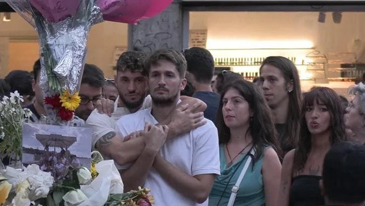 Milano, centinaia al flash-mob per Matteo Barone: 