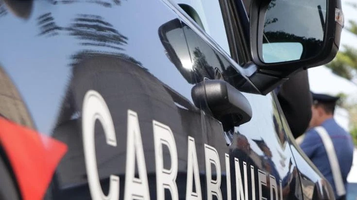 Padova, tenta di uccidere la moglie ma viene fermato dai carabinieri e dal figlio: arrestato