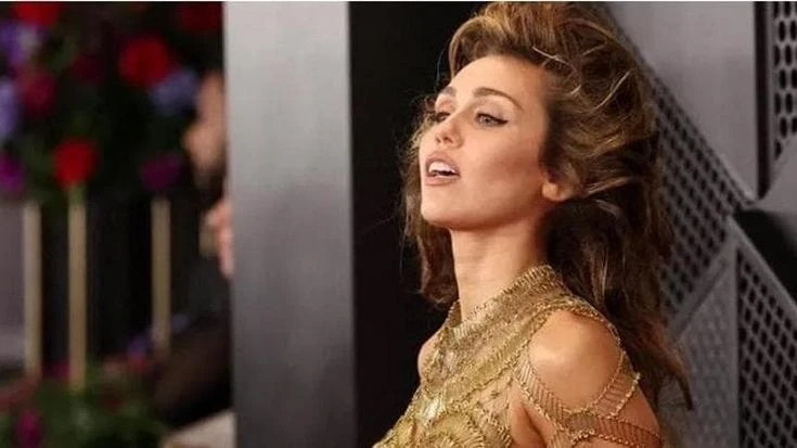 Miley Cyrus si confessa: “Basta odio, ho imparato a amare i miei genitori”