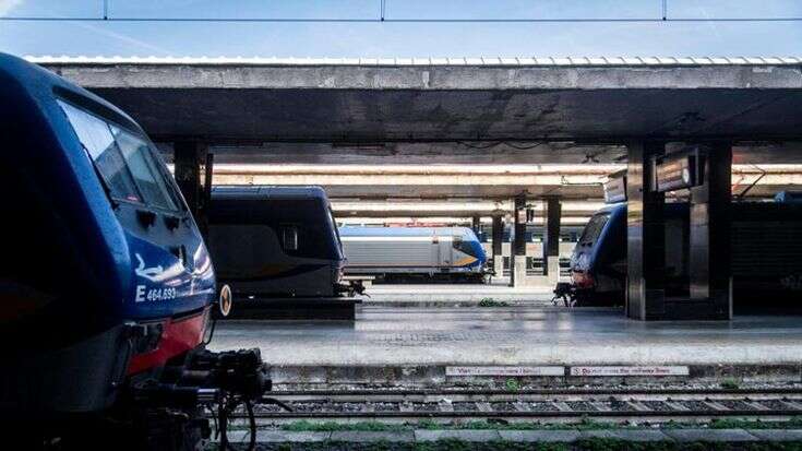 Sciopero dei dipendenti di Trenord oggi 5 novembre, a Milano disagi in stazione Centrale