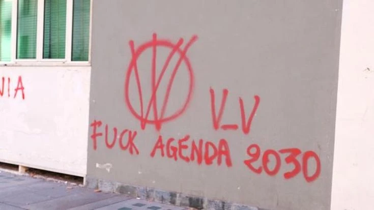 I 'guerrieri' No Vax che imbrattano muri, 12 indagati a Torino