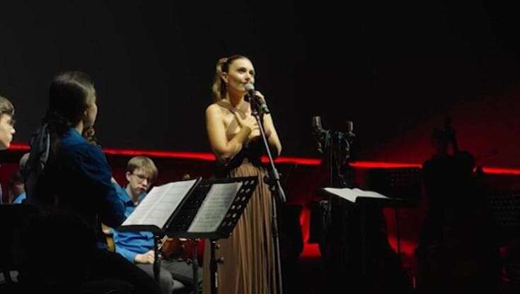 Serena Rossi canta Murolo ed emoziona il pubblico della Festa del cinema di Roma