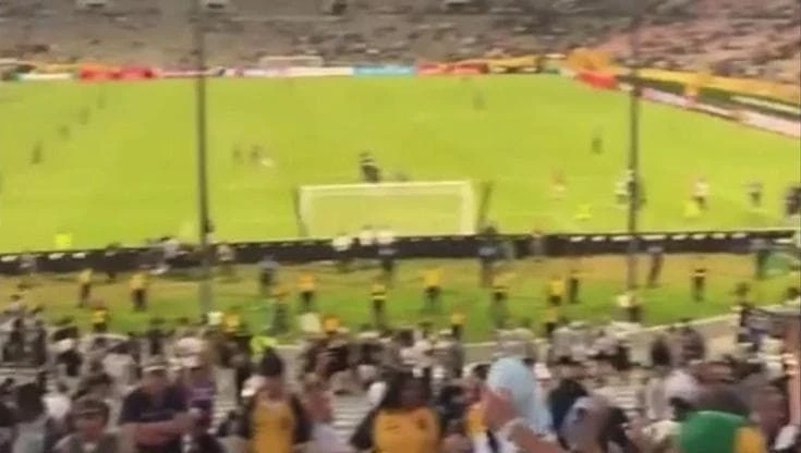 Il Botafogo batte il Psg e i tifosi brasiliani prendono in giro i francesi: 