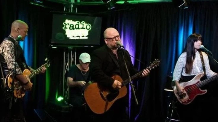 Buon compleanno Pixies, la leggenda dell’indie rock: per i primi 40 anni un tour mondiale