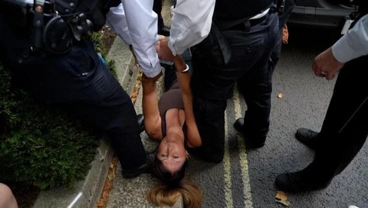 Londra, la polizia arresta oltre 50 persone alla protesta per il bando del gruppo Palestine Action