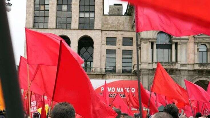 Primo Maggio a Milano, migliaia in corteo: in piazza Scala i sindacati e il concerto di Omar Pedrini