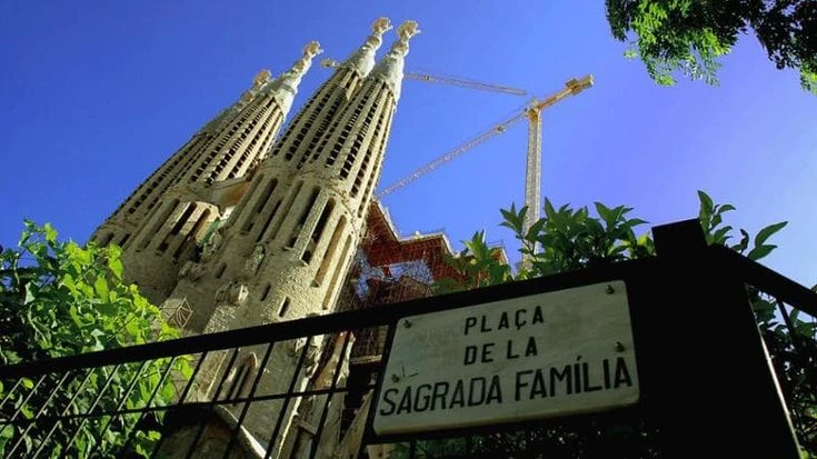 Sagrada Familia, c’è la data per il varo della torre più alta. “Giugno 2026, abbiamo invitato Leone”