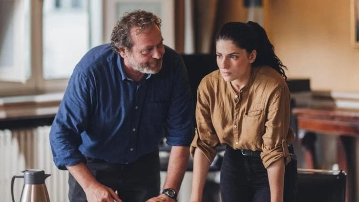 Maria Chiara Giannetta, in fuga sulla Mustang col nemico: “Rosa elettrica, il mio thriller on road”
