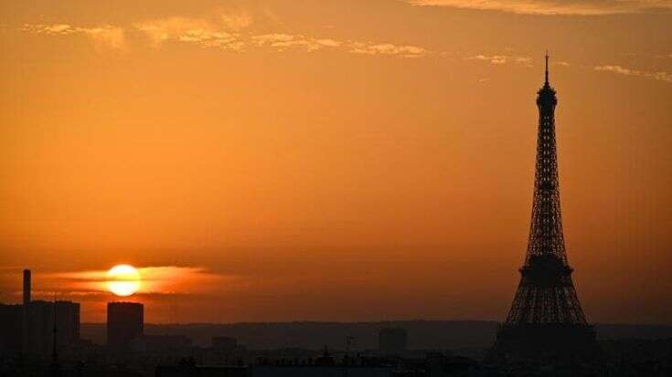 Friuli, azienda pubblica una foto della Tour Eiffel sulla propria homepage: ora rischia una multa da 1500 euro