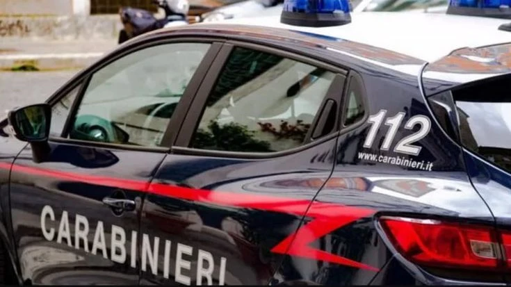 Desio, uomo arrestato per stalking: aveva taniche di benzina, caschi e un gps sull’auto della ex
