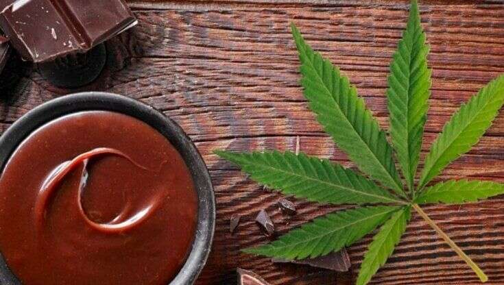 Mangia un'intera tavoletta di cioccolato alla marijuana: allucinazioni e dolori, 44enne finisce in ospedale