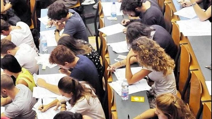 Medicina, 64.825 studenti iscritti al semestre aperto. Bernini: “Università è palestra non un muro”