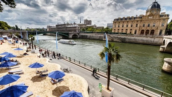 Parigi, riaprono stabilimenti balneari: per tuffarsi nella Senna bisognerà superare un test di nuoto