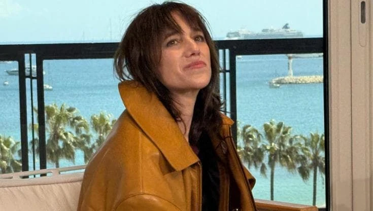Charlotte Gainsbourg: “Per anni sono stata solo la figlia di mio padre, ora gioco a trasformarmi”
