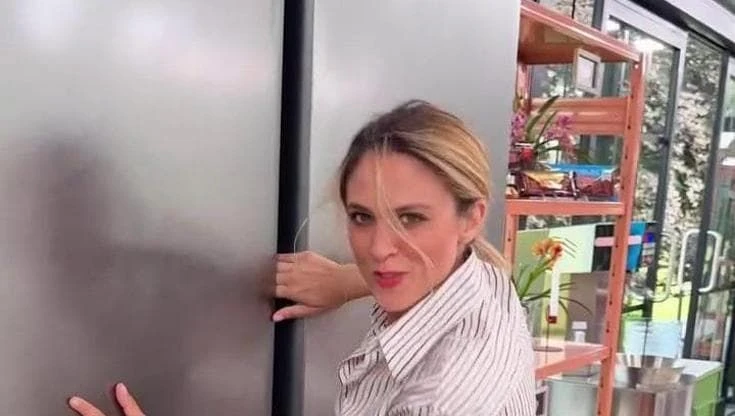 Brenda Lodigiani, il ballo scatenato sul set di Bake off Italia