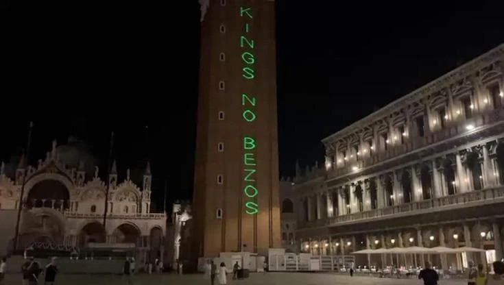 Venezia, i No Bezos colpiscono ancora: 