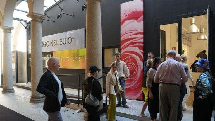 Milano solidale, un aperitivo al buio per scoprire il mondo di chi non può vedere