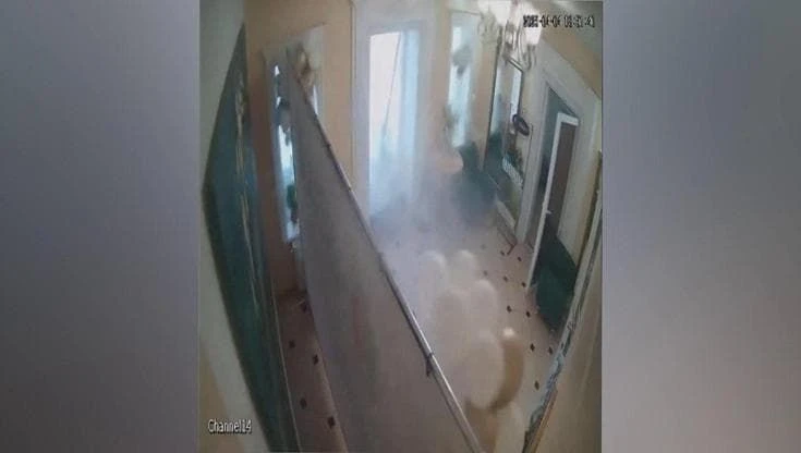 Missile russo su Kryvyi Rih: le telecamere di un ristorante documentano il momento dell'esplosione
