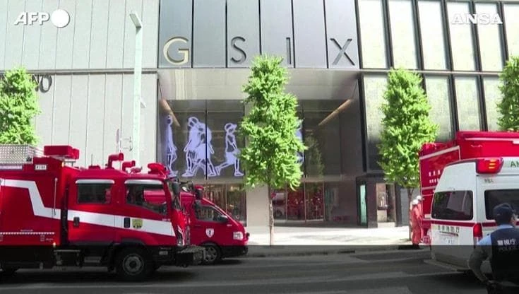 Tokyo, uomo spruzza una sostanza nociva in un centro commerciale: oltre 20 i feriti
