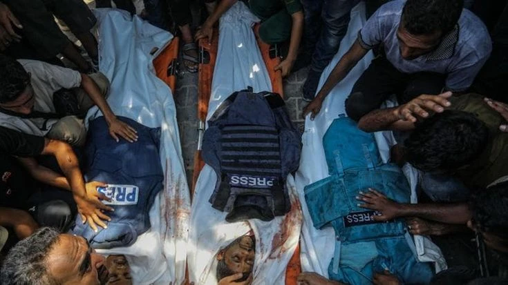 Israele - Gaza, le news sulla guerra. Idf annuncia inchiesta su bombardamento a Khan Younis: 20 morti tra cui 5 giornalisti