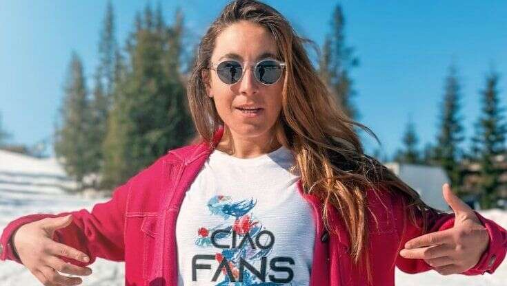 Sofia Goggia firma con Falconeri una t-shirt benefica a sostegno di bambine e ragazze