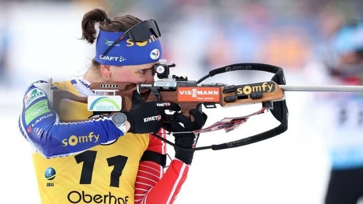 Biathlon, Julia Simon a processo per furto: avrebbe usato la carta di credito di una compagna