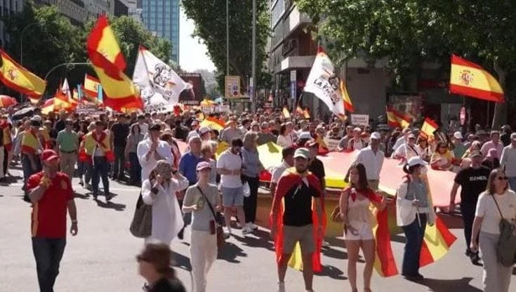 Madrid, decine di migliaia di persone in marcia: 