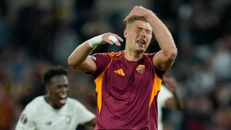 Dovbyk sbaglia due rigori contro il Lille, ma l’arbitro li fa ripetere. Poi sbaglia anche Soulé