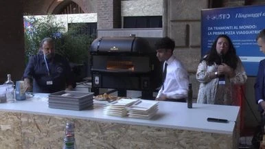 Festival Gusto 2025. Da Tramonti al mondo: la prima pizza viaggiatrice