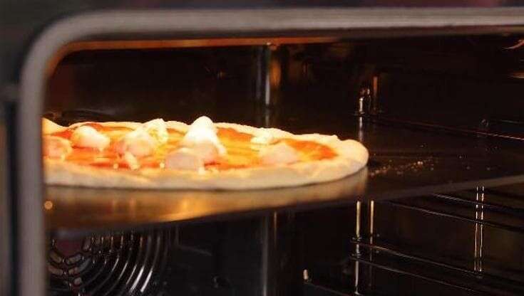 IFA 2024, il forno per la casa che cuoce la pizza in tre minuti