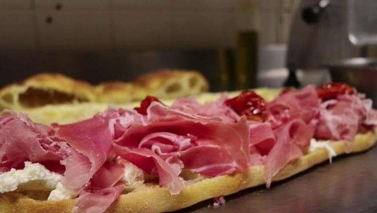 Dal pane alle lasagne: se la pausa pranzo è al panificio