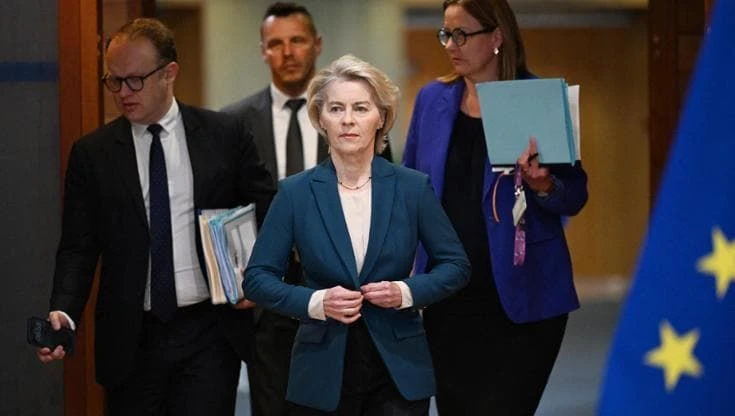 Europa, Von der Leyen attacca i social: “Presto norme per proteggere i bambini”