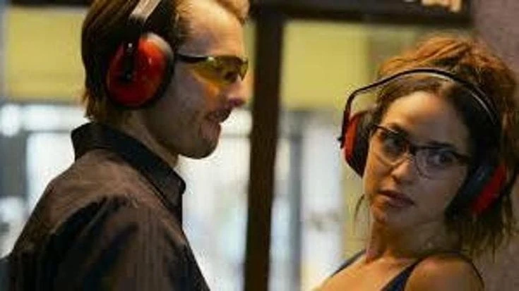 Richard Linklater: “Un finto killer per incastrare i mandanti. L’incredibile storia vera di ‘Hitman’ che ho trasformato in commedia”