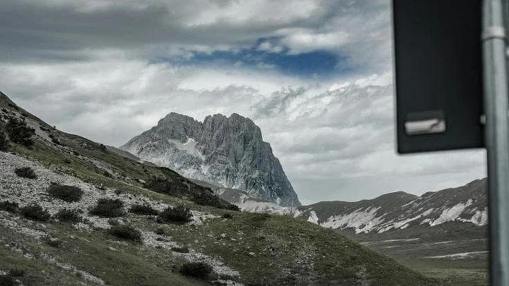 Traforo del Gran Sasso chiuso di notte verso Teramo: deviazioni obbligatorie