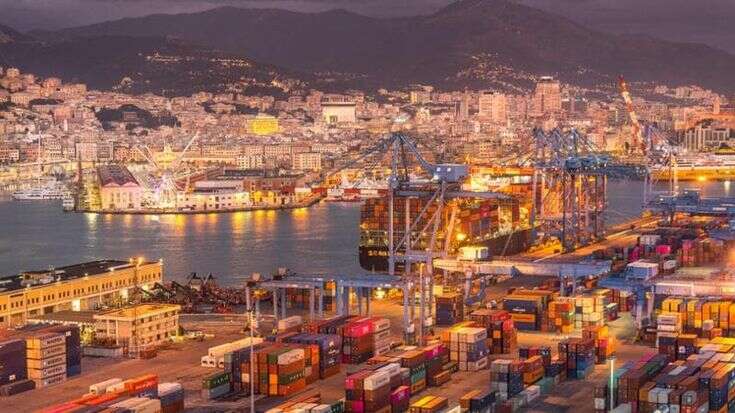 Genova, Maersk licenzia quattro dipendenti e li sostituisce con l’IA: sindacati in piazza