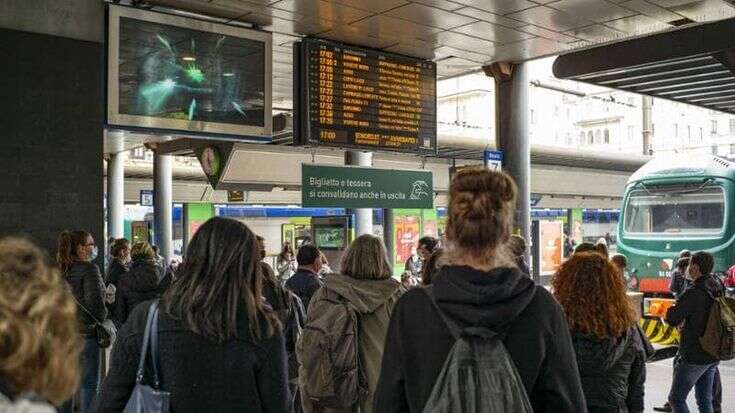 Biglietti online senza comunicazioni a chi li compra: l’Autorità dei trasporti attacca Trenord