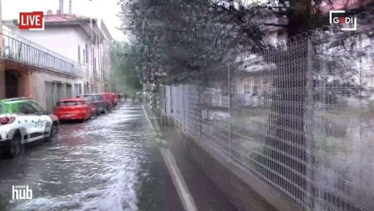 Maltempo a Milano, il fiume Lambro raggiunge la 