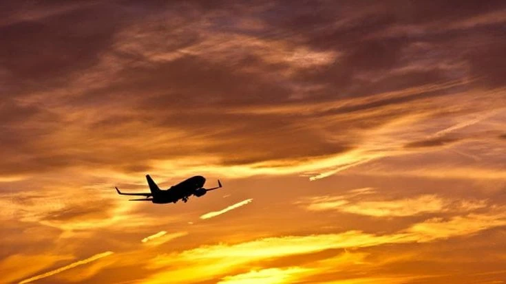 Ue: 100 milioni alle compagnie aeree per incentivare il carburante sostenibile