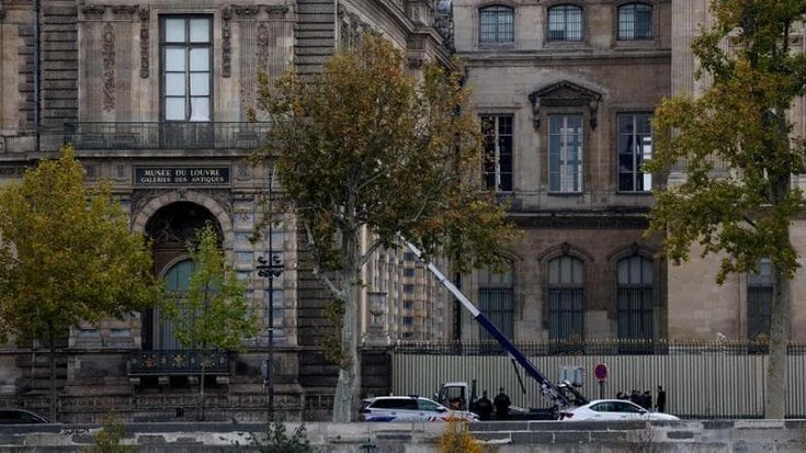 Louvre, fermati due uomini sospettati di aver preso parte al furto al museo