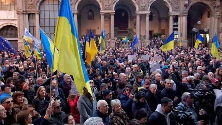 A Milano in piazza per l'Ucraina: 