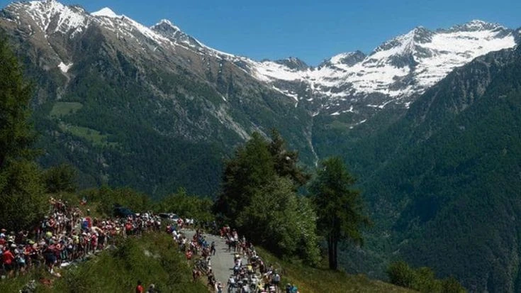 Aiutò Carapaz al Giro in cambio di un contratto per il 2026: l’Uci mette sotto inchiesta De Bondt
