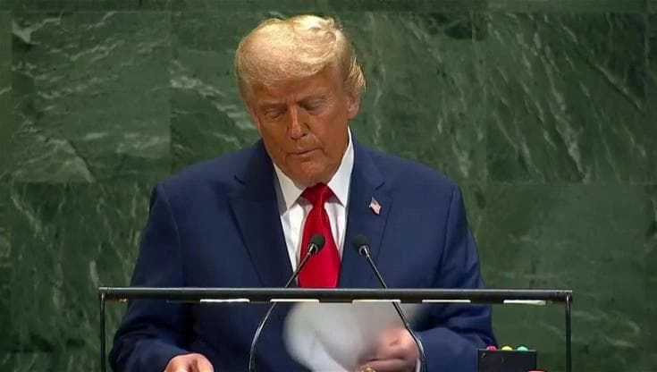 Trump parla all'Onu, ma il gobbo elettronico non funziona: 