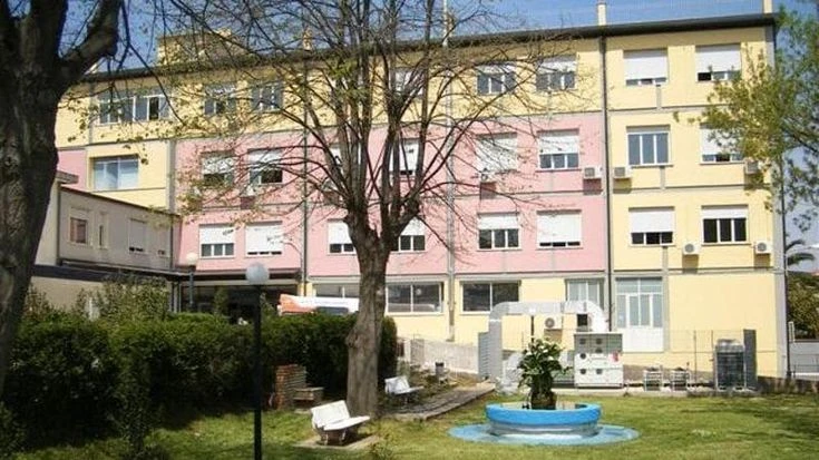 Vibo, muore a 32 anni in ospedale dopo il decesso del feto. Indaga la procura, disposta l’autopsia