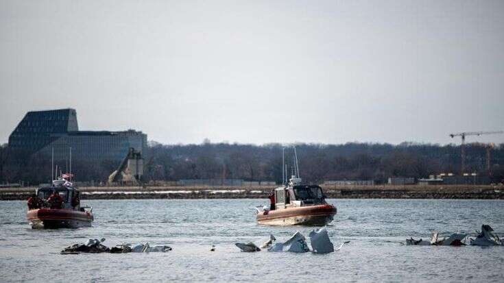 Incidente aereo di Washington, i sommozzatori cercano nel fiume i 14 dispersi